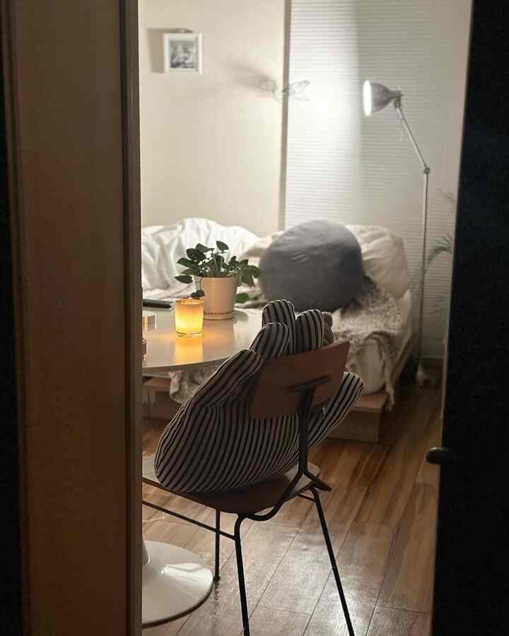 A warm and sweet scented candle 🕯️
It's perfect for the cold nights that are still coming.

This candle has been a great help to me this winter 🙏
The days are getting warmer, so what should I do next?

#candle
#maisonmargiela