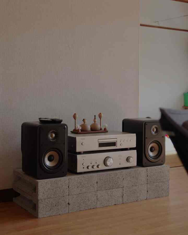 息子、大分見慣れてきたようで飾ってるお雛様をいじらなくなってきた👏🏻一安心〜
#コンクリートブロック #置いただけdiy #賃貸暮らし #賃貸インテリア #築古 #スピーカー #雛人形