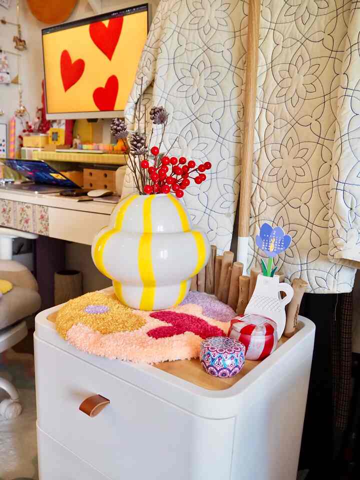 Pontre Studioさんのワークショップで
作ったタフティングチェアラグ🌼

自分で作ったからより愛着が湧く。。💛

#タフティング #カラフルなインテリア #カラフルインテリア #カラフルポップ #韓国インテリア #北欧インテリア #ラグ