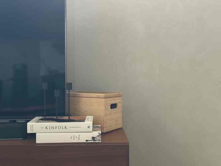 ゲーム収納𓄃𓄃

Switchのプロコン2台を入れてるボックス
中で充電も出来て便利◎

#テレビボード 
#ゲーム機収納