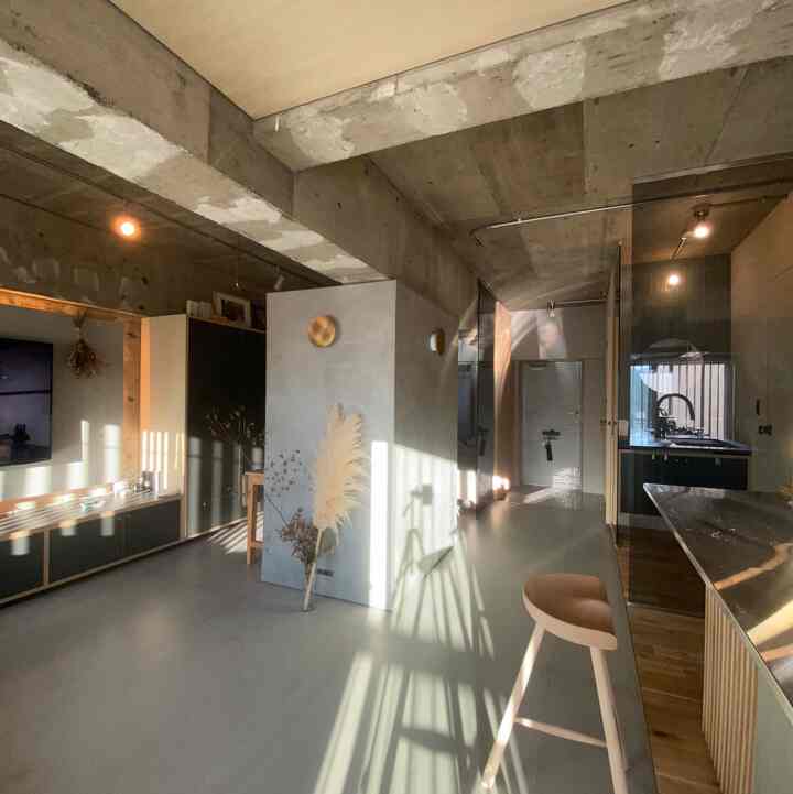 北海道は今週大雪。
暖かい季節が恋しい…
柔らかな光が届く我が家がすき。
今と比べると物が少なくてスッキリしてる…

#春の日
#リビング
#リノベーション
#ワンルーム