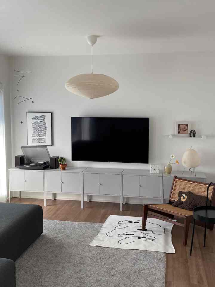 いつものリビング。
右側のスペースは季節のお花に合わせて、ランプや花器を変えるのでちょこちょこイメチェンされます。

#花瓶 #花瓶インテリア #フラワー 