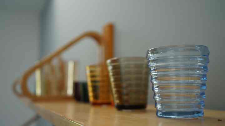 なんでコップばかり飾ってるの？
と言われる、マニアック飾り棚。笑

#iittala 
#bolgeblick 
#ainoaalto 
#bookshelf 
#北欧 
#北欧インテリア 
#北欧スタイル 


