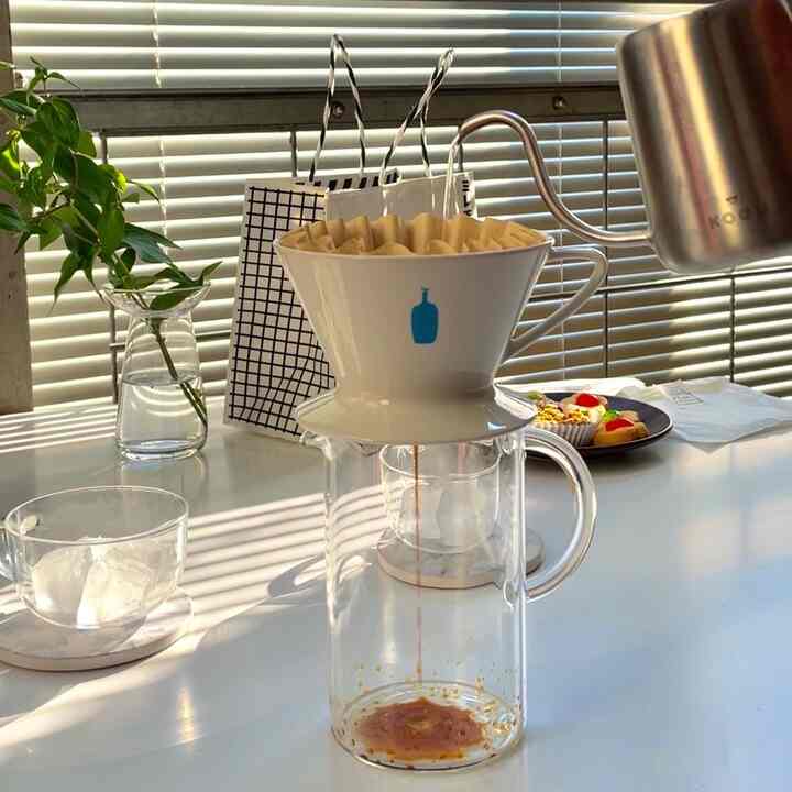 普段の平日はそんな暇はないのですが、
土日になればもう自分のための時間です。

コーヒー豆をおもむろに取り出して、
ドリップしております。

綺麗ですよね。

#bluebottlecoffee #コーヒー #コーヒー・ティー用品 