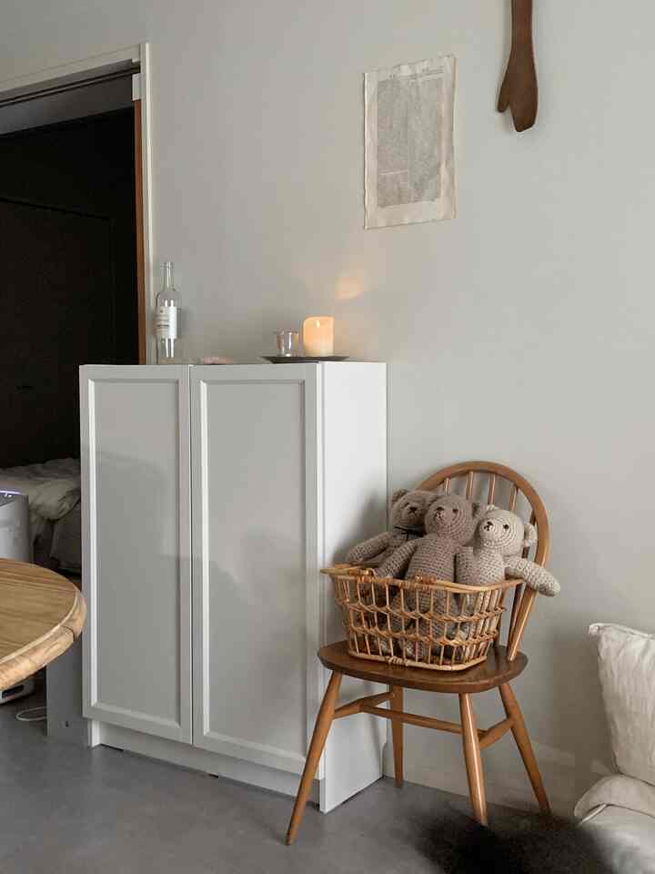 爆走してる猫が一瞬映る。

#IKEA購入品 #ビリー #オクスベリ #かごのある暮らし #収納 #キャビネット #本棚 #あみぐるみ #アンティークインテリア #賃貸インテリア #モルタル床