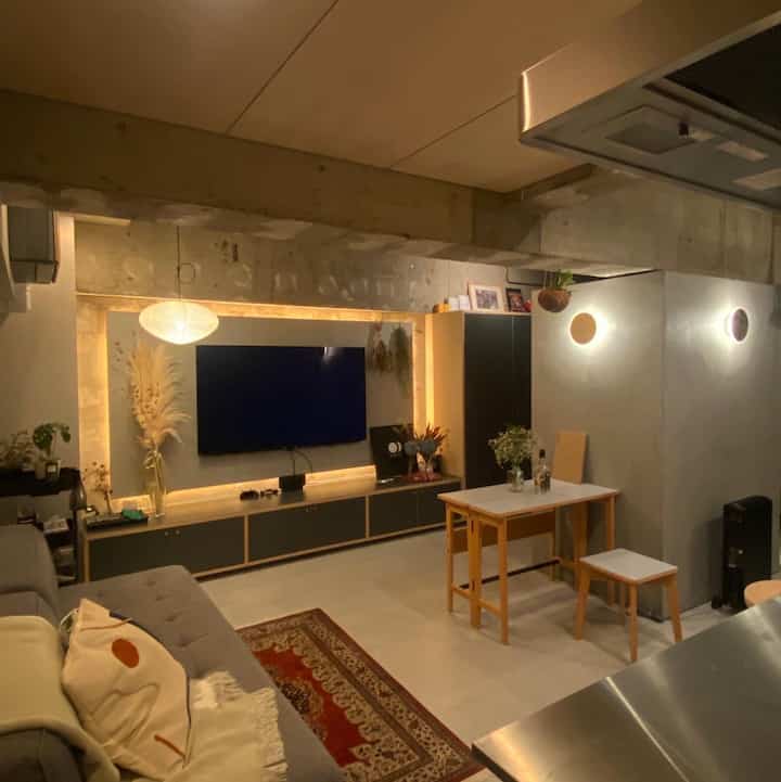 あったかそうな照明デザインにしているとき。
そろそろキチンとしたダイニングテーブルが欲しくてずっとみてるんだけどいいのがない〜🥲

#ダイニングテーブル
#照明デザイン
#ニトリ
#IKEA
#BEAMS 