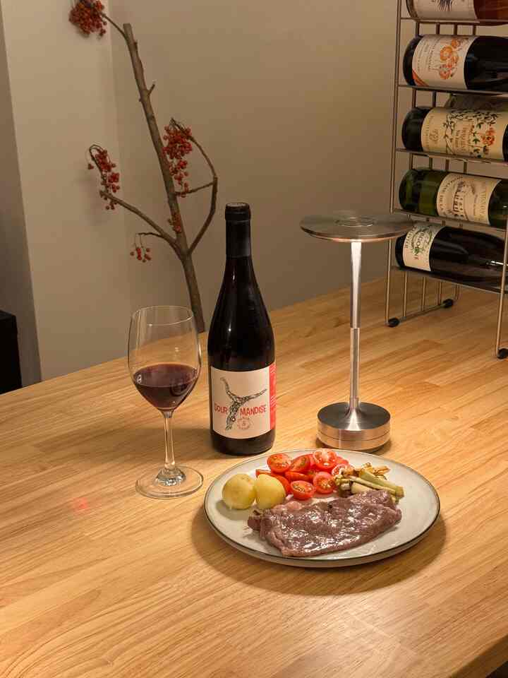 ワインって飾るだけでオシャレな感じになるので
とっても好きです🍷

#ワイン
#インテリア
#ルームツアー