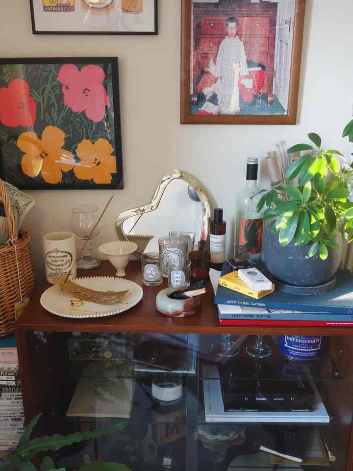 Burning incense makes you feel refreshed 💭
On my days off, I burn incense after I finish cleaning in the morning. It has become a routine ☺️

#incense #インセンスホルダー #お香のある暮らし #器 #お香立て #キャビネット #キャンドル #diptyque #観葉植物 #インテリアグリーン #ガラス #アンティーク調