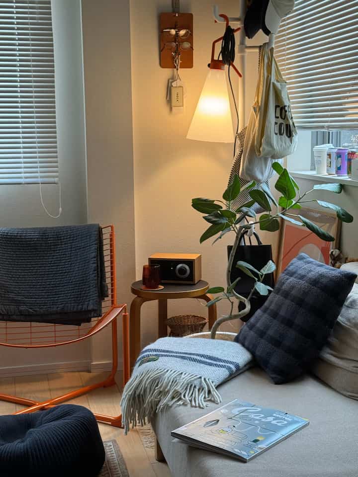 新たな仲間入り🛋️

#SKÅLBODA #IKEA #スコールボダ #パーソナルチェア #照明 #照明インテリア 
