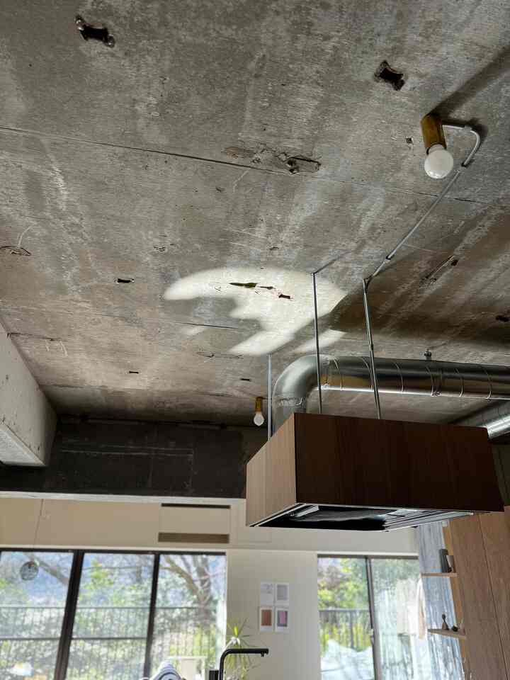 晴れた日だけ現れるトップライト


#マンションリノベーション
#躯体表し