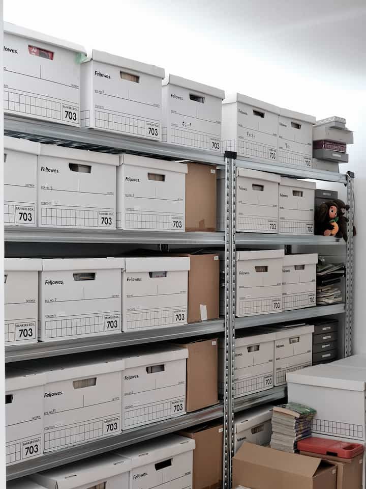 少し前に書庫の漫画を整理しました。
写真では見えませんが、箱にそれぞれラベリングして何が入ってるかわかるようにしています。

#mujihouse #無印良品の家 #bankersbox #metalsistem