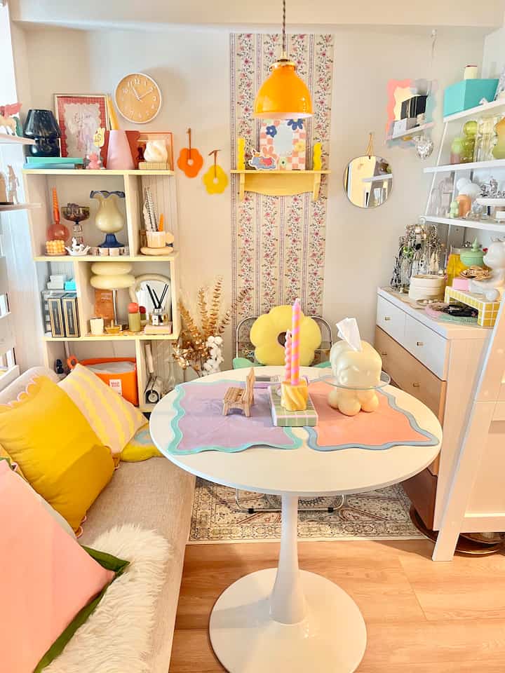 イエローやオレンジ以外のアイテムも
最近かなり増えてきて、さらにカラフルポップに🌈

#カラフルなインテリア #カラフルポップ #カラフルインテリア #韓国インテリア #北欧インテリア #リビング