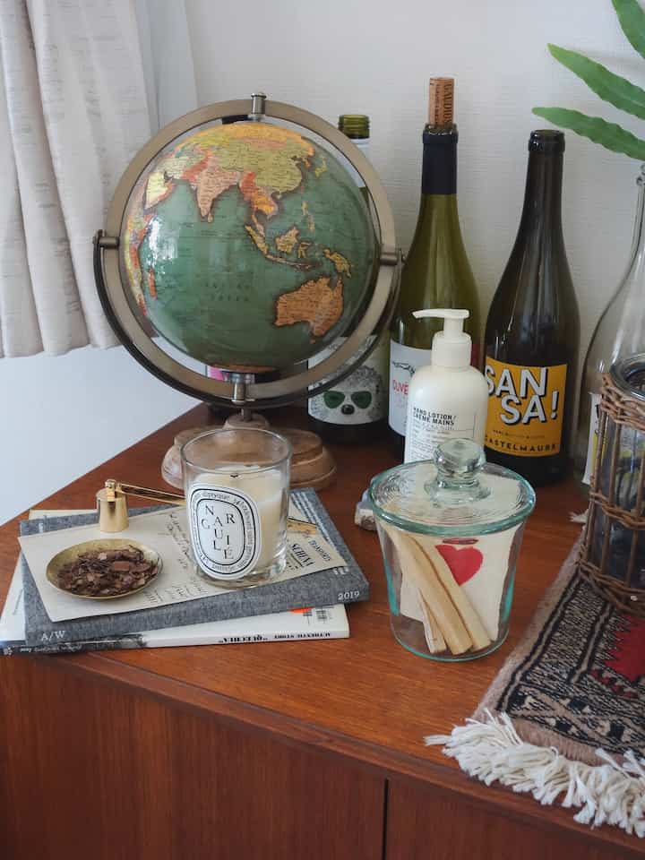 Botol kaca tempat stik palo santo terbuat dari kaca daur ulang.
Setiap bagian memiliki bentuk yang berbeda, dan bagian yang terdistorsi itu lucu🩷

#Tongkat Palo Santo #パロサント #キャンドル #ガラス #瓶 #ガラス瓶 #小物 #インテリア雑貨
#diptyque #ラスフルリー #リサイクルガラス