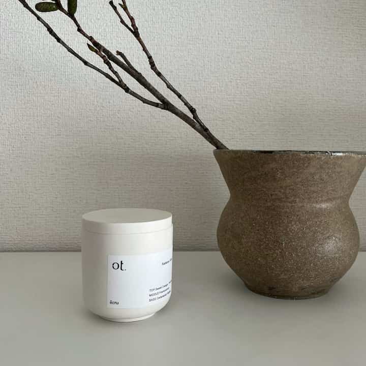 キャンドルも壺も私のお店で取り扱っている商品𓆸

#キャンドル #オリジナルキャンドル #古采 #壺 #焼き物 #花 #生花 #枝物 #ホワイトインテリア #ナチュラルインテリア #海外インテリア #和風インテリア #シンプルインテリア #一人暮らし #一人暮らしインテリア  #ワンルーム #ワンルームインテリア #interior #room #home