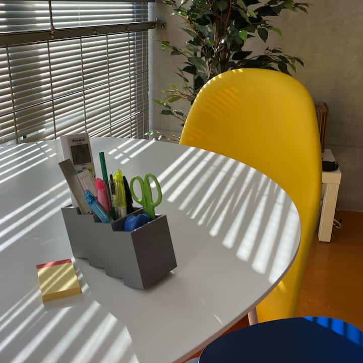 最近購入した2商品をご紹介！
こちらのメモの小ささと色使いがかわいいのと、
リモココ、リモコンを入れるものを文房具入れとして使っています！是非！

#moma #midcentury 