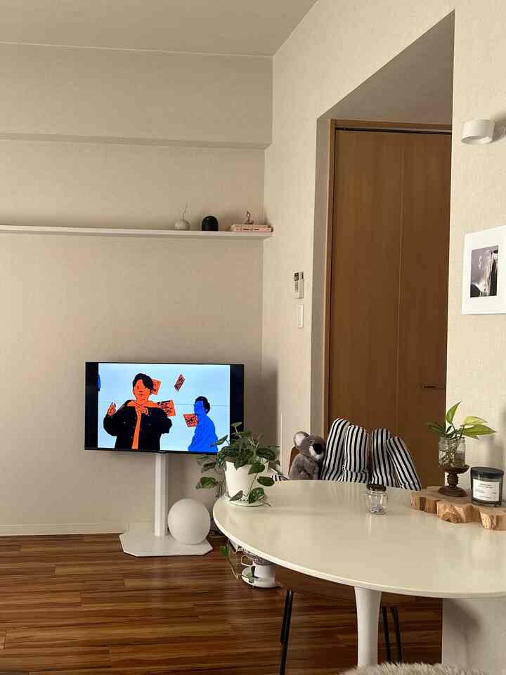 Saat mendengarkan musik,
Terus putar MV di TV
Saya menikmati menonton dan mendengarkan

♬♪

#mv #music