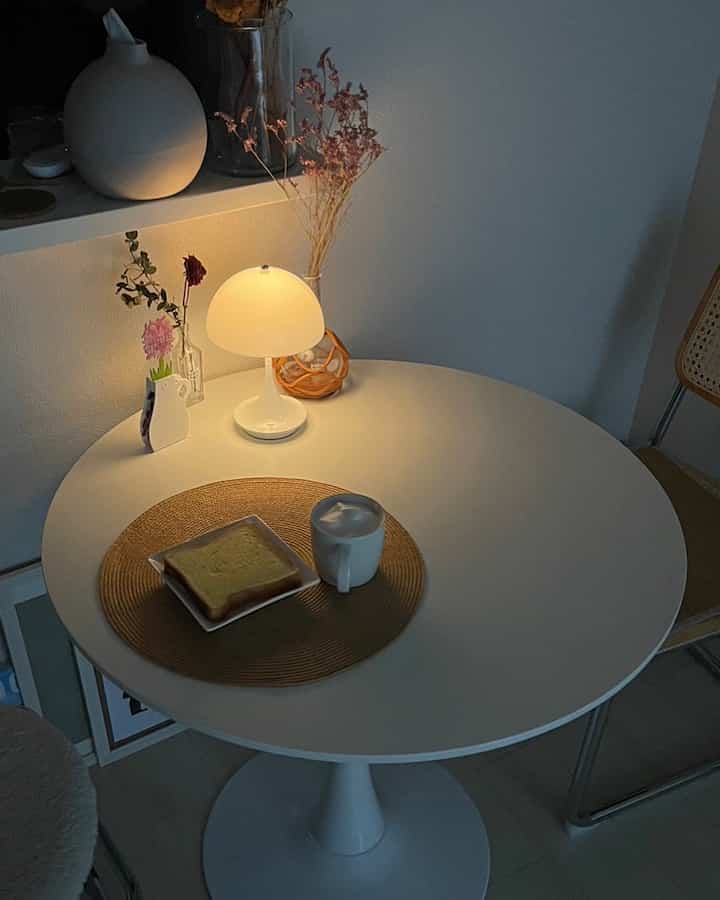 Cold early morning🥶

#Scandinavian #ナチュラルインテリア #韓国インテリア #北欧インテリア #ローテーブル #木製 #コンパクト #木目 #一人暮らし #同棲 #新築 #賃貸 #インテリア #テーブル #ナチュラル #シンプル #リビング #ソファ #観葉植物 #キッチン#Dining #料理