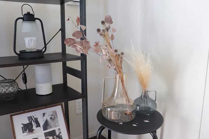 リビングの一角
我が家はドライフラワー派です

#賃貸 #2LDK #夫婦二人暮らし #リビング  #IKEA 