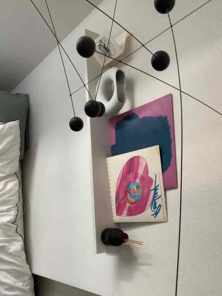 ピンクに染まった棚上♡

#レコード #vinyl