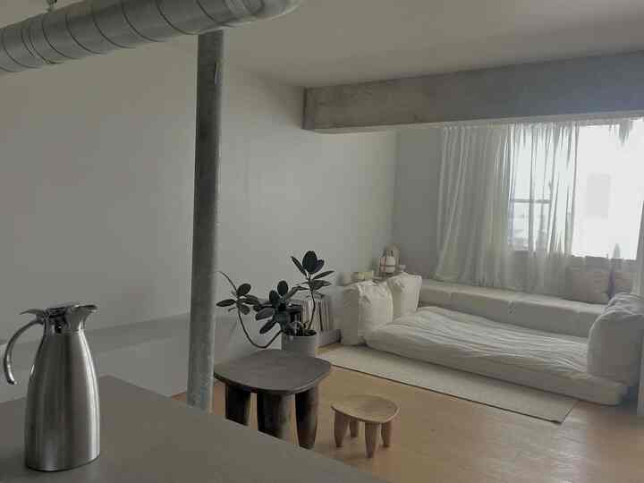 清々しい朝は心が整う。
深呼吸をして、呼吸を整えて、
今日もテキパキ×丁寧に、、、⚪︎◎

#キッチン #テーブルポット
#スツール #セヌフォ族 #アフリカンスツール
#マットレス #コージー
#照明 #ポータブル照明