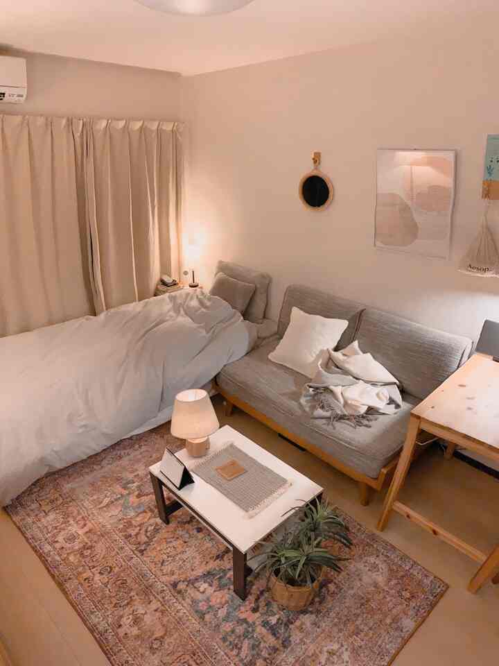 ソファーでくつろぐ前に1枚📸
・
#1kインテリア #ナチュラルインテリア #賃貸インテリア #ひとり暮らし #間接照明 #間接照明のある暮らし #灯りのある暮らし #cozyroom #myroom #丁寧な暮らし #好きなものに囲まれた暮らし #インテリア雑貨 #roomtour #ルームツアー #リセノと暮らす #かなでもののある暮らし #unicoのある暮らし #壁面インテリア #ソファー #interior #テーブルライト #フロアライト #グリーンのある暮らし #ドライフラワーのある暮らし #ヴィンテージラグ #日常を切り取る #日常の風景 #無印良品のある暮らし 