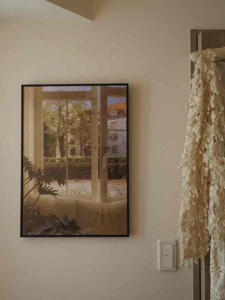 A photo poster perfect for your bedroom.
It feels so good to get up from bed in the morning and see the scenery that looks like what you see from the window of a foreign hotel☺️

#Poster shop #postershop #postershopjp #ポスターのある部屋 #アートポスターのある暮らし #ベットルーム