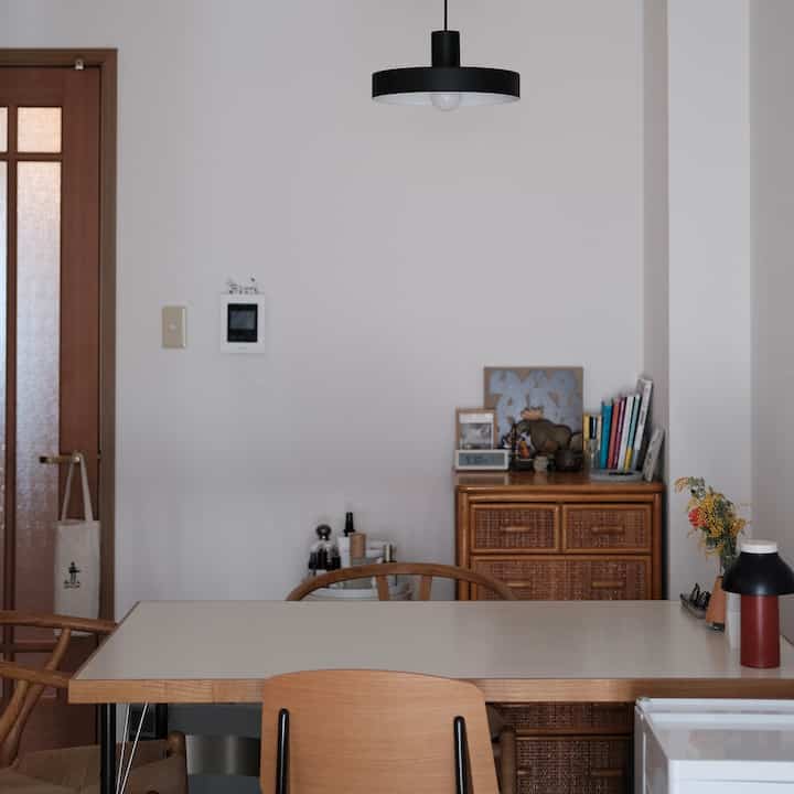 〜お気に入りのテーブル〜
色んな角度から見ると違った顔に見えたり
お気に入りを集めた部屋は飽きない

#リビング
#北欧インテリア
#ボビーワゴン
#hay
#yチェア
#スタンダードチェア