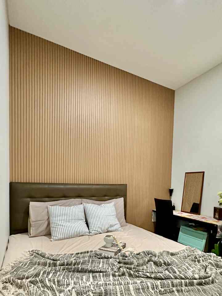 AFTER-BEFORE Dekorasi Kamar Tamu✨
Menata ulang dan dekorasi kamar tamu yang awalnya polos (slide foto di akhir), ditambah dengan wallpanel, sprei polos, dan ubah posisi tempat tidur bikin kamar tamu jadi lebih cantik dan nyaman 🤎
#bedroominspo
#berdroomstyling
#bedroomideas
#homedecor
#homedecorideas
#homestyle
#rumahkecilminimalis
#rumahcluster
#modernindustrial
#72m2
#Depok