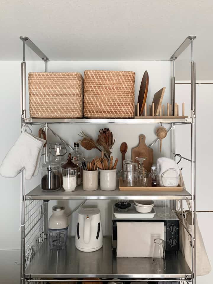 
前のおうちのキッチン棚に続き
今のおうちのキッチン棚です。

#キッチン棚 #キッチン #キッチン収納 #キッチン棚インテリア #キッチン雑貨 #キッチングッズ #インテリア #マンションインテリア #インテリアグッズ #食器棚 #ラック #ステンレス #無印良品