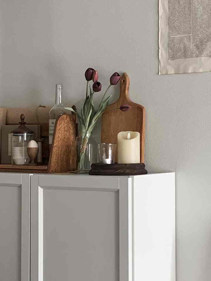 棚の上が満員状態です。
少しの間だけこの状態を楽しもうと。

#リビング #マンション暮らし #インテリア雑貨 #アンティークインテリア #賃貸インテリア #IKEA購入品 #ikea #IKEA照明  #billy #ガラスキャニスター #led照明 #フランスアンテーク