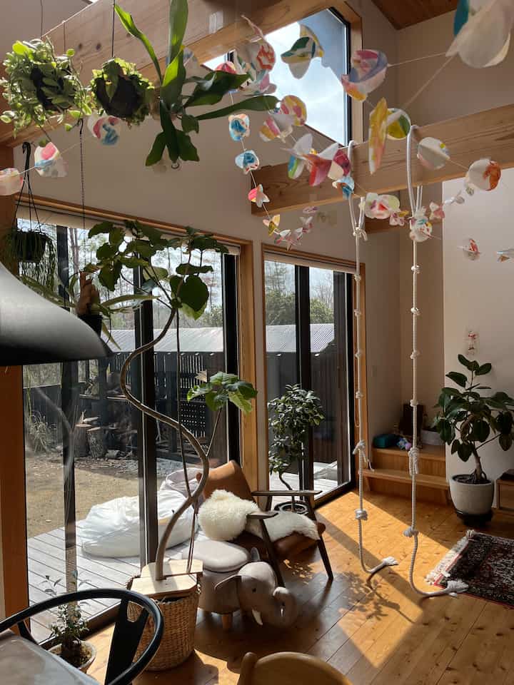 先日の娘のお誕生日飾りが
残っています

シーリングファンでくるくるゆれて
可愛いです🥰

#誕生日飾り
#借景
#大きな窓
#大開口