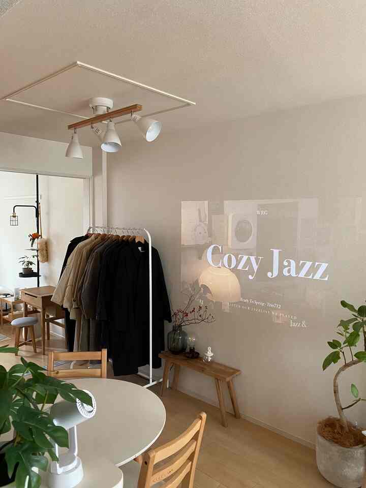 音楽を流してゆったりと過ごす午後。
リラックスできていいですね。

#cozy #ナチュラルインテリア #観葉植物 #ウッドインテリア 