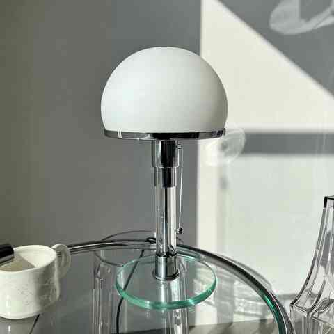 R18 モダン半球ランプ