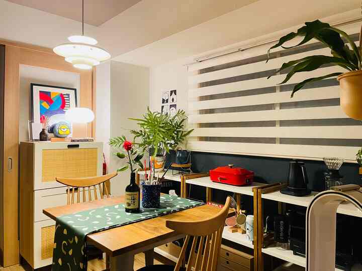 Admiring colorful overseas interiors, I coordinated the room through trial and error in a rental property!
We have created an adult POP space surrounded by plants!
#Colorful interior
#living alone
#Scandinavian interior
#HAY
#IKEA
#IKEA shelf
#yellow
#Foliage plant 
