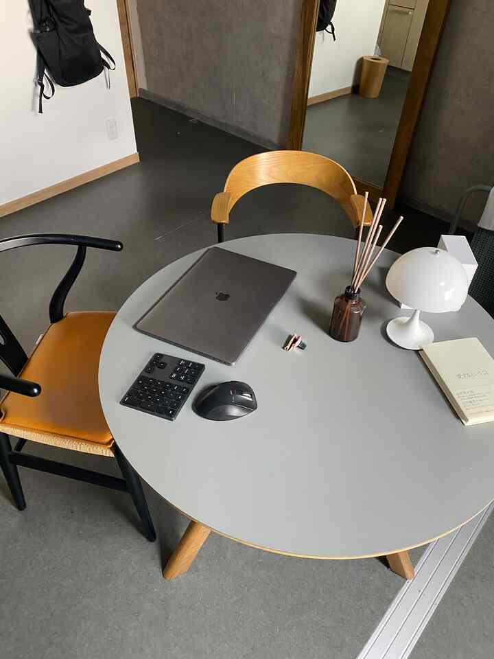 ディフューザーは部屋に必ずおいてあります。
やっぱりいい香りは癒されるしあるのとないのとでは気分が全然違う。
使っているのはアポテーケフレグランスで瓶もおしゃれで気に入ってます。
#ディフューザー #香り #アポテーケフレグランス
