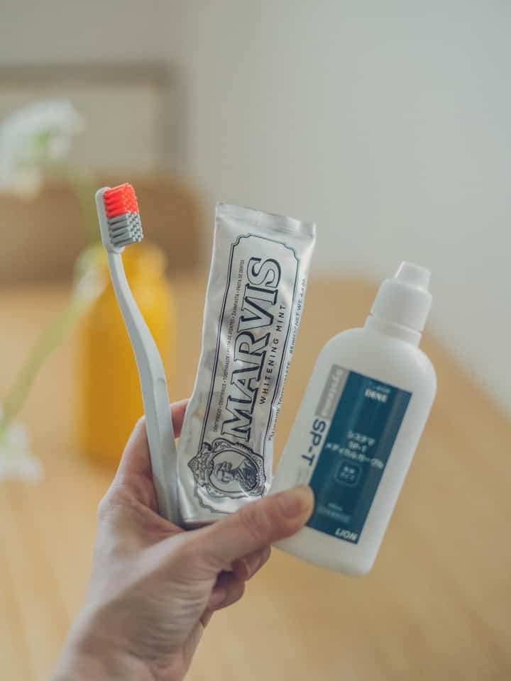 🪥🦷✨

わが家のオーラルケアグッズたち👆
ホワイトニング効果や口臭予防の定評で選びましたが、洗面台に置いてもスッキリして見えるので🙆‍♂️

#歯ブラシ 
#洗面所インテリア 
