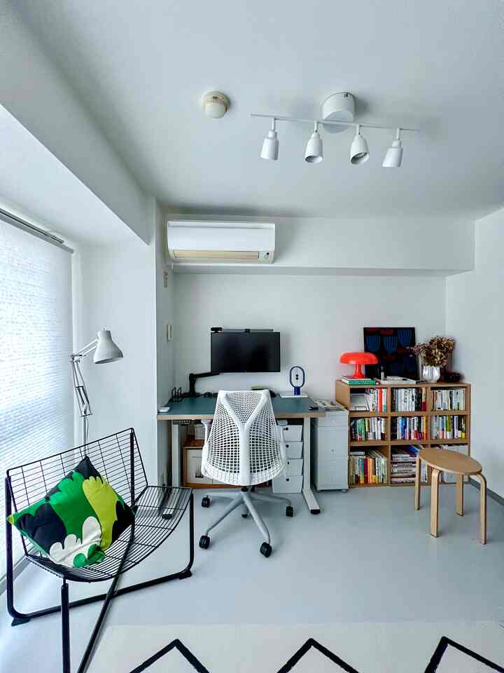 賃貸だけど、床にフロアタイル置いて仕上げたら良き感じになった
#ワークスペース #ワークスペースインテリア #ワークデスク #ワークルーム #デスク周り 