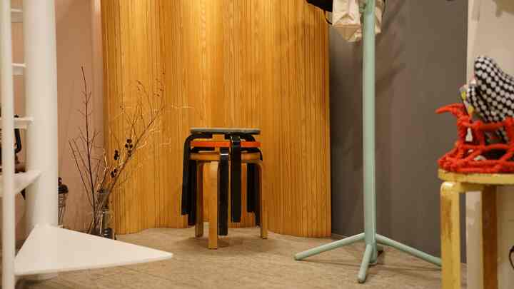 そろそろ模様替えかな？？

#Artek 
#alvaraalto 
#vintage 
#北欧 
#北欧インテリア 
#北欧スタイル 
#踊り場 
#stool 
#カラフルなインテリア 