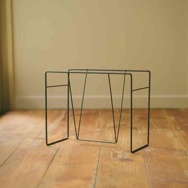 ワイヤーのマガジンラック