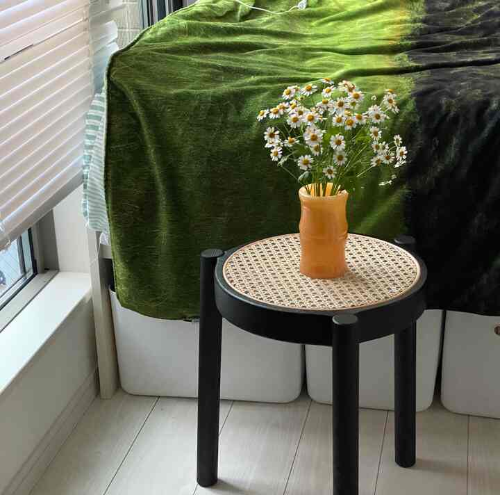 春が来ましたね♩
嬉しい〜
.
オレンジストーンの花瓶とカモミールがよく似合う🍊
.
#スツール #ラタン家具 #フラワーインテリア #フラワーベース #花瓶・フラワーベース #花のある生活 #カモミール #春 