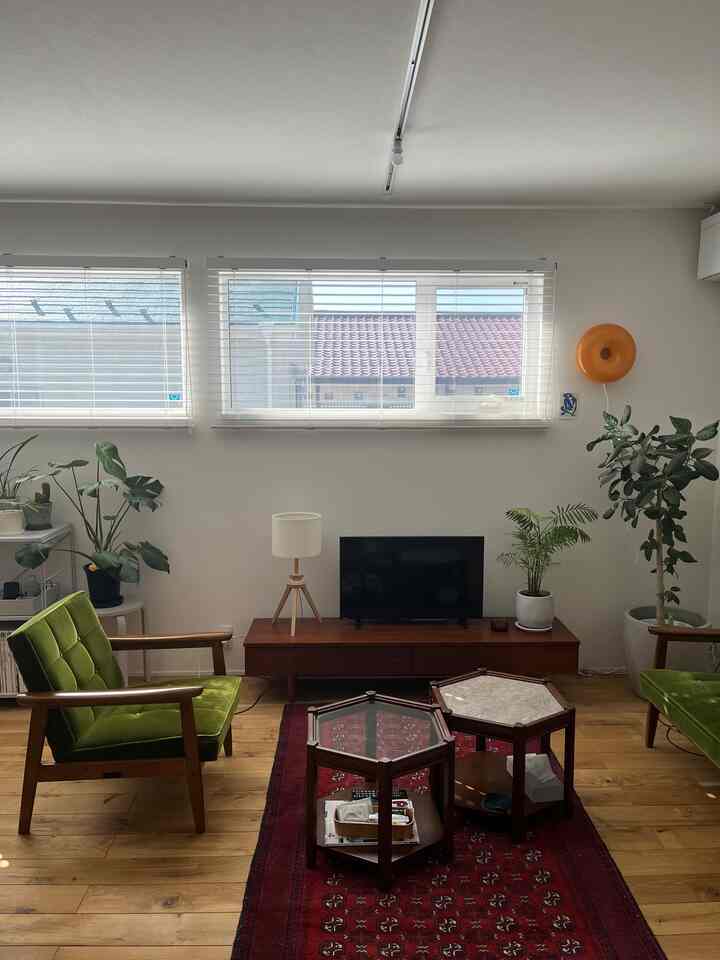 テレビをあまり観ないので、テレビの正面にソファがなくても気になりません。
#無垢床 #ヴィンテージラグ