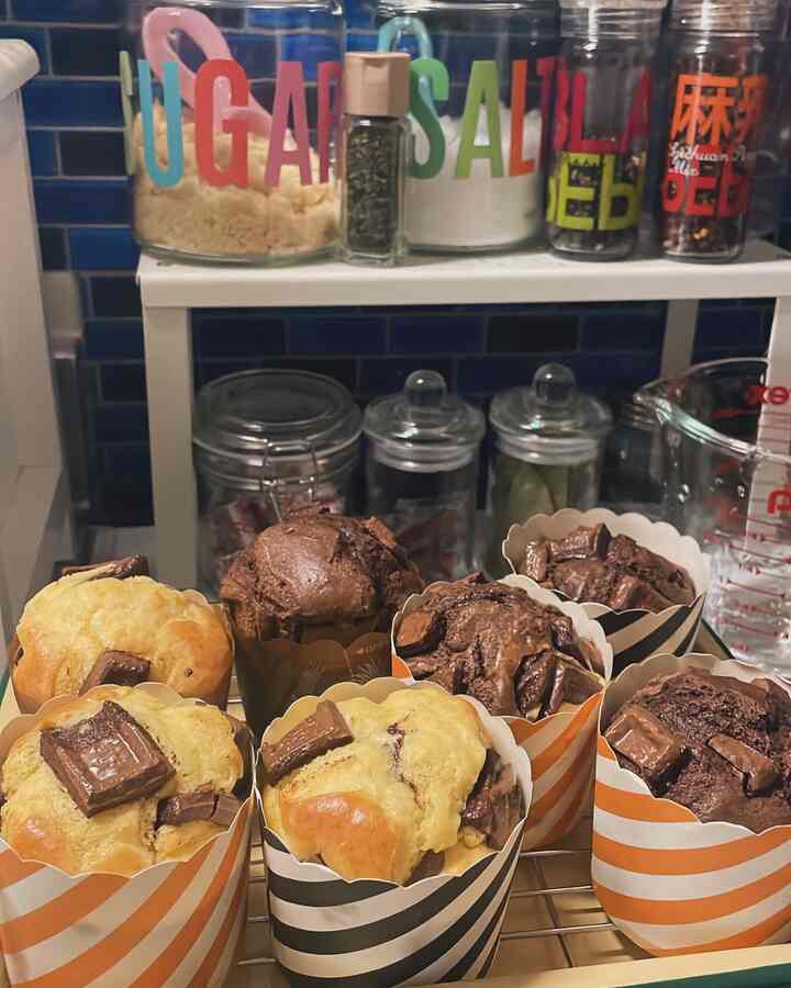 マフィン🧁焼きました

#暮らしを楽しむ
#賃貸暮らし
#築古賃貸
#カラフルインテリア
#interior
#観葉植物のある暮らし
#観葉植物のある生活
#インドアグリーン
#indoorplants
#一人暮らし
#一人暮らしインテリア
#インテリア雑貨
#レコードのある暮らし
#韓国インテリア

