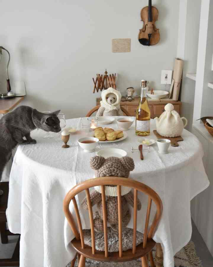 くまとねこのお茶会🐈‍⬛🧸


#賃貸インテリア #賃貸暮らし #二人暮らし #アンティーク #古家具 #古道具 #狭い部屋 #猫とインテリア #猫とアンティーク #1LDK #アンティークインテリア #マンション暮らし #cat #猫 #グレー猫