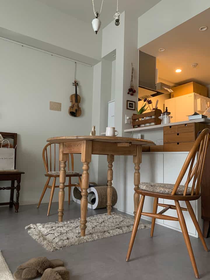 Saya ingin permadani di bawah meja makan!
Permadani yang tidak bisa diletakkan di pintu masuk sekarang
Saya akan membiarkannya sebagai permintaan maaf haha

#floordiy #diy #DIY用品 #賃貸diy
#Sewa interior #1LDK #ダイニングテーブル
#Meja bundar #ラウンドテーブル #ろくろ #アンティークインテリア #洗えるラグ #ラグ