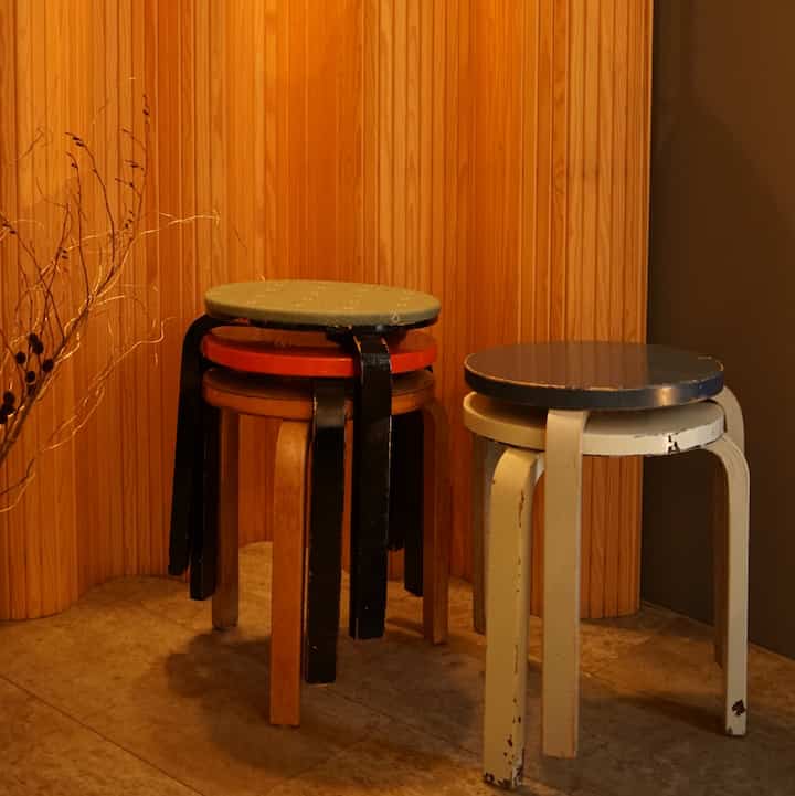 最近はなかなかゲットできていないが、
いくつあっても良いと思ってしまうスツールたち…
うーん🧐可愛い❤️


#Artek 
#stool 
#vintage 
#finnishdesign 
#北欧 
#北欧インテリア 

