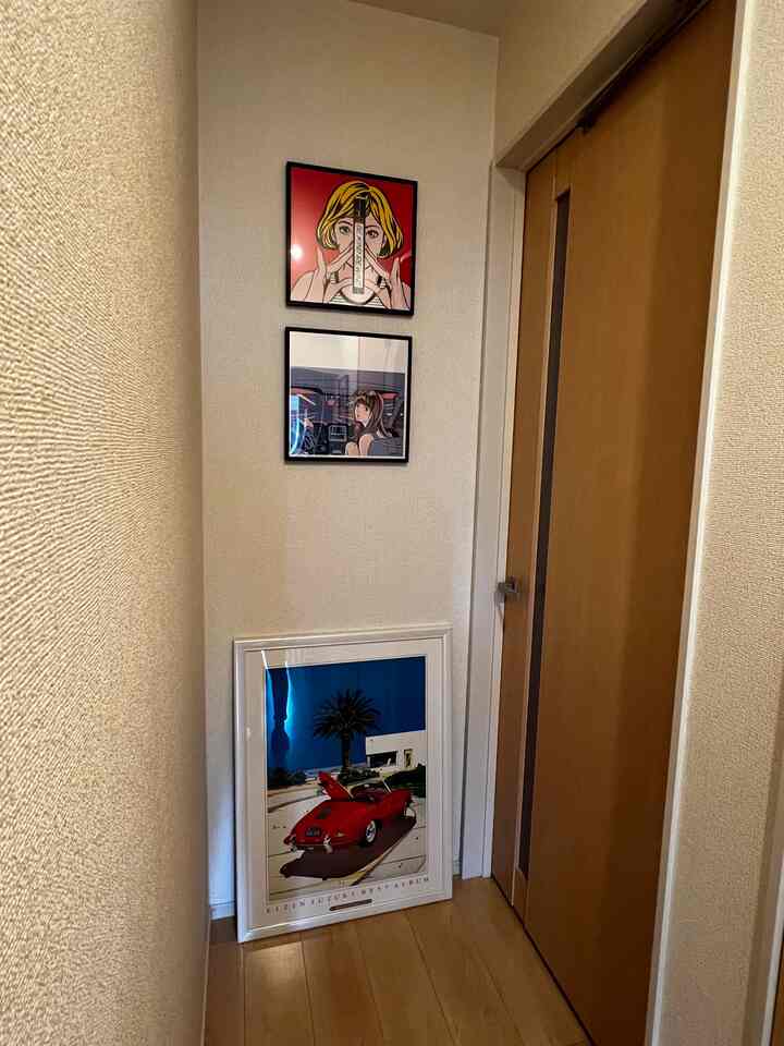 初めての廊下お披露目🍓RECORDのアートと鈴木英人さんのアートで暗い場所も明るく🕊️

#江口寿史
#RECORD
#鈴木英人
#アートのある暮らし