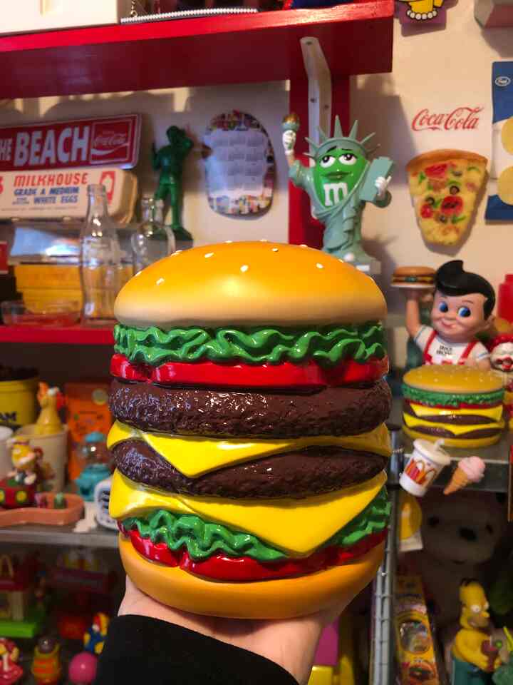 ハンバーガーがどんどん増えていく趣味部屋🍔

#アメリカ雑貨 #アメトイ #アメトイルーム
#趣味部屋