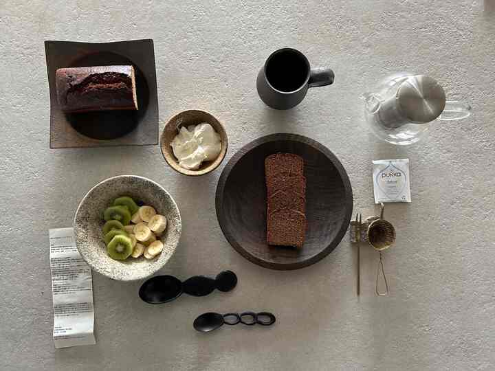 お気に入りのお取り寄せパンとハーブティーで過ごす朝。
素材の良いもの・自然に近いもの。
体が疲れて時は、口にするものは体に優しいものを摂りたい🍽️

#朝ごはん #パンデピス #薪火野
#pakka  #ハーブティー #デトックス
#ヨーグルト #器 #テーブルコーデ