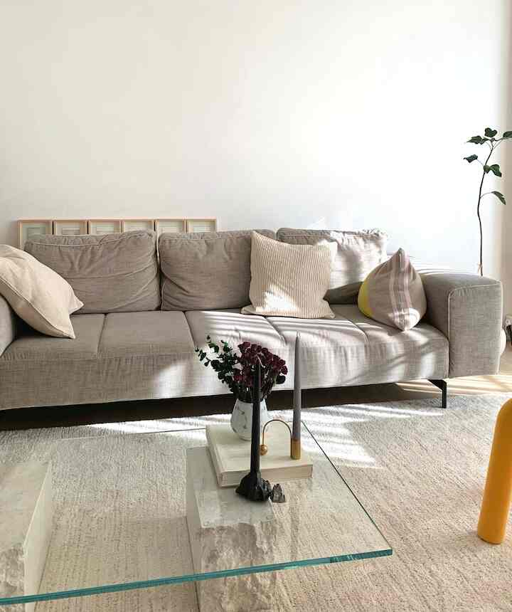 Embracing the cozy warmth of sunlight in the living room. ☀️🏡 #HomeVibes #EditorPick #Livingroominspo
