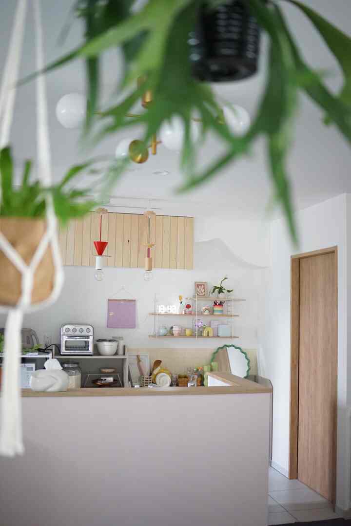 トイレのドアの色を変えました！
このリメイクシートは激安なのに優秀すぎるます🥺👍

#diy #リメイクシート #インテリア #カラフルインテリア #韓国インテリア #ミッドセンチュリー